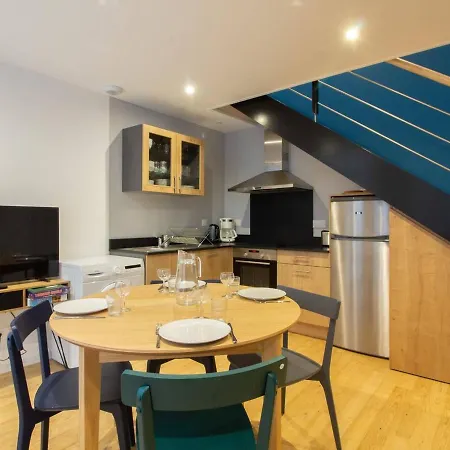 아파트 Appartement Duplex 8 Pers. Centre Ville Cauterets, Parking, Wifi 코트레